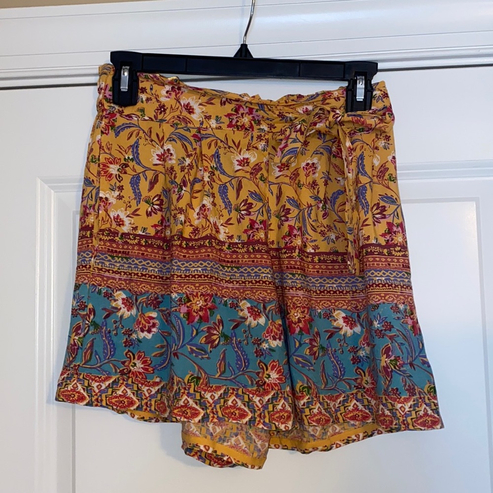NWOT Angie Paperbag Printed Shorts